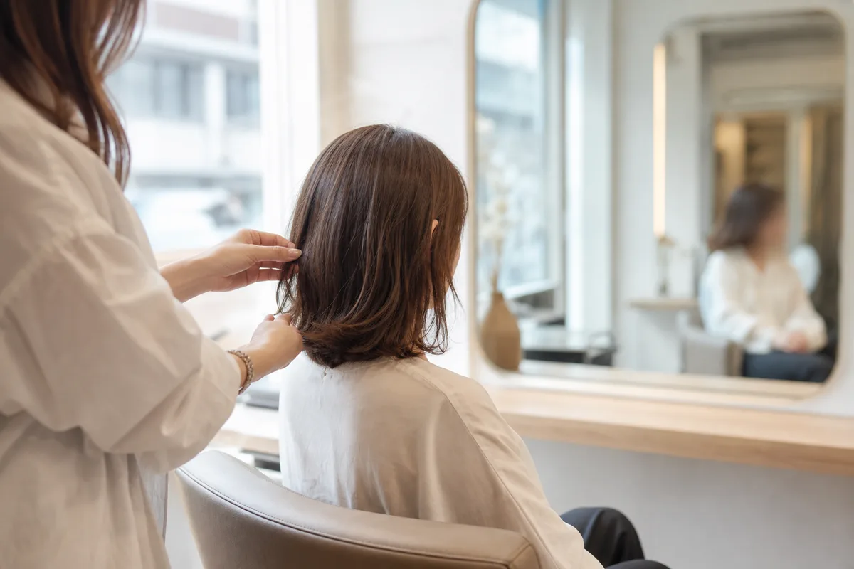 Coiffure cheveux mi-longs : bien choisir selon son visage